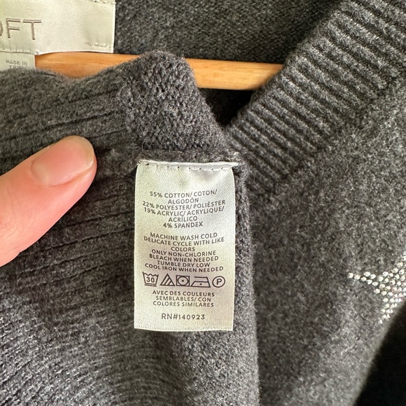 Loft Charcoal Gray Star Print V-Neck Sweater – Cozy & Cute! - Picture 3 of 4